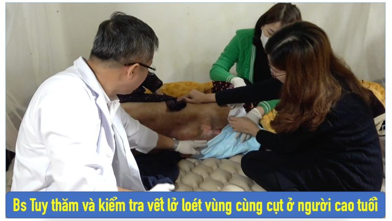 Chữa lành lở loét da ở người già nằm lâu bằng Cao dán gia truyền